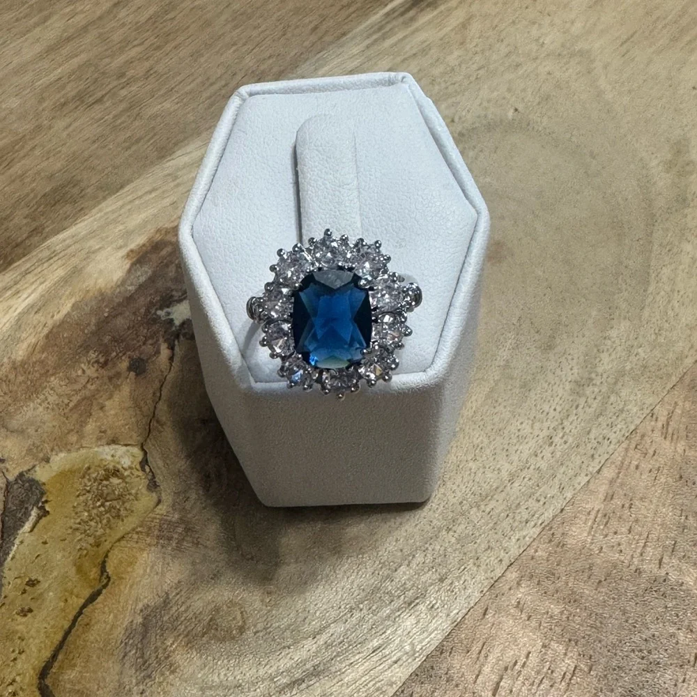 LASTACT WEDDING RING SIZE 6